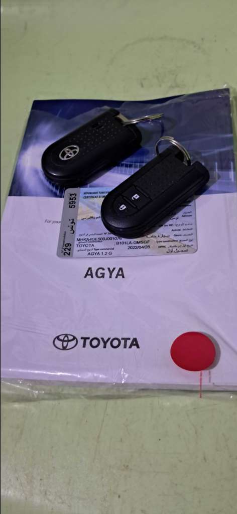 TOYOTA AGYA PREMIÈRE MAIN 
