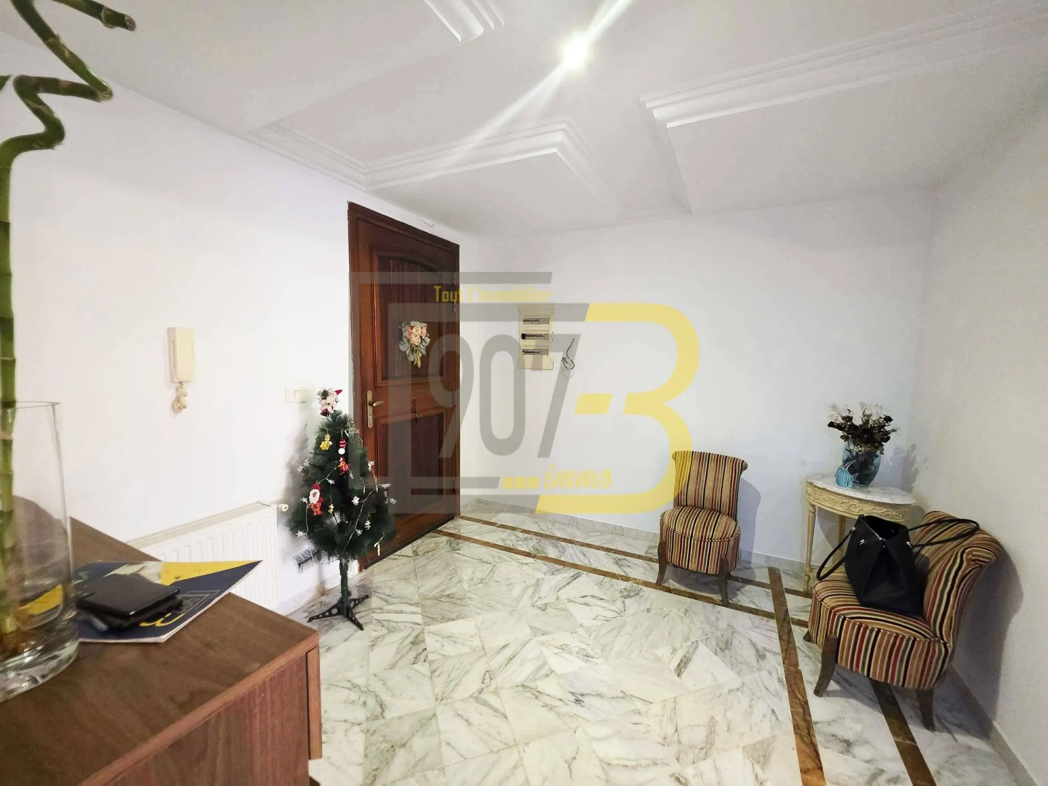 A vendre un appartement s+3 retapé à  cité Ennasr