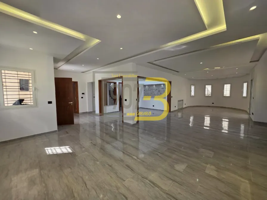 À LOUER – Villa  à Ennasr 