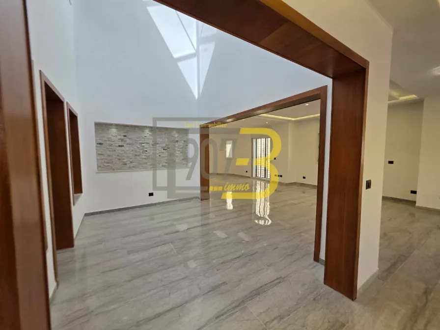 À LOUER – Villa  à Ennasr 