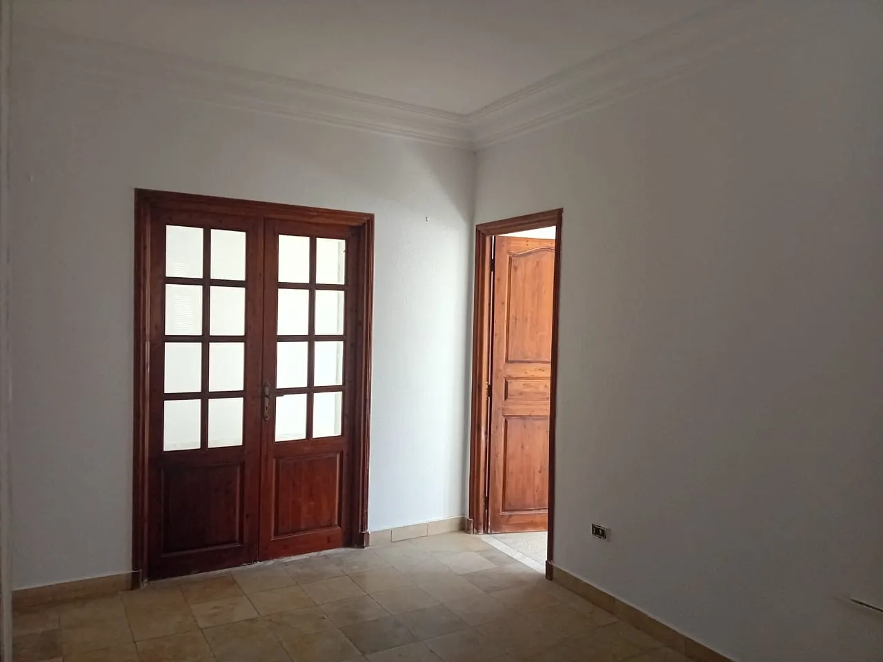 un étage d’une villa s+3 au 1er étage a louer situé a bardo prés de clinique