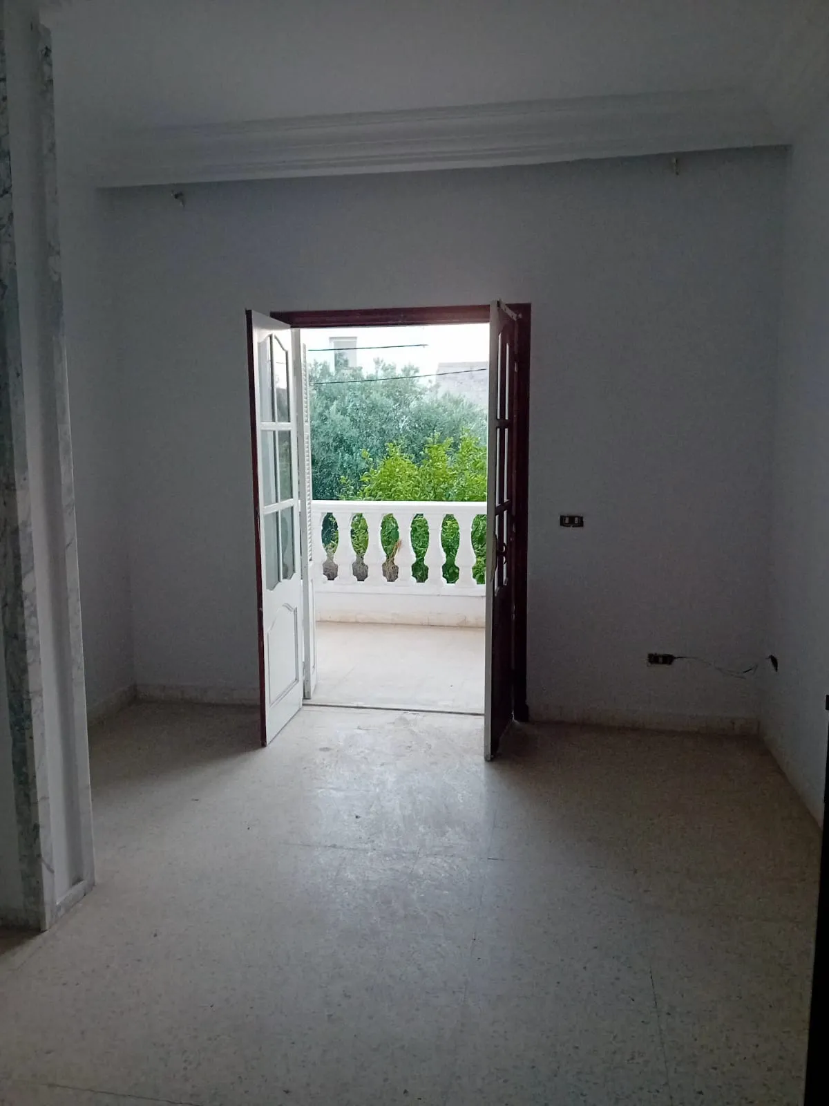 un étage d’une villa s+3 au 1er étage a louer situé a bardo prés de clinique