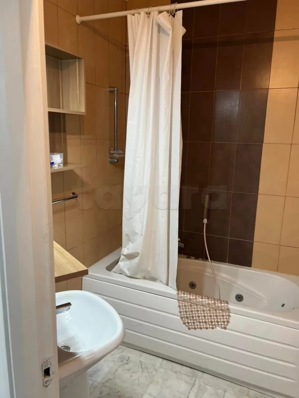 un appartement s+3 au 6éme étage (avec doubles ascenseurs) a louer a Manzah 4 Prés de Monoprix