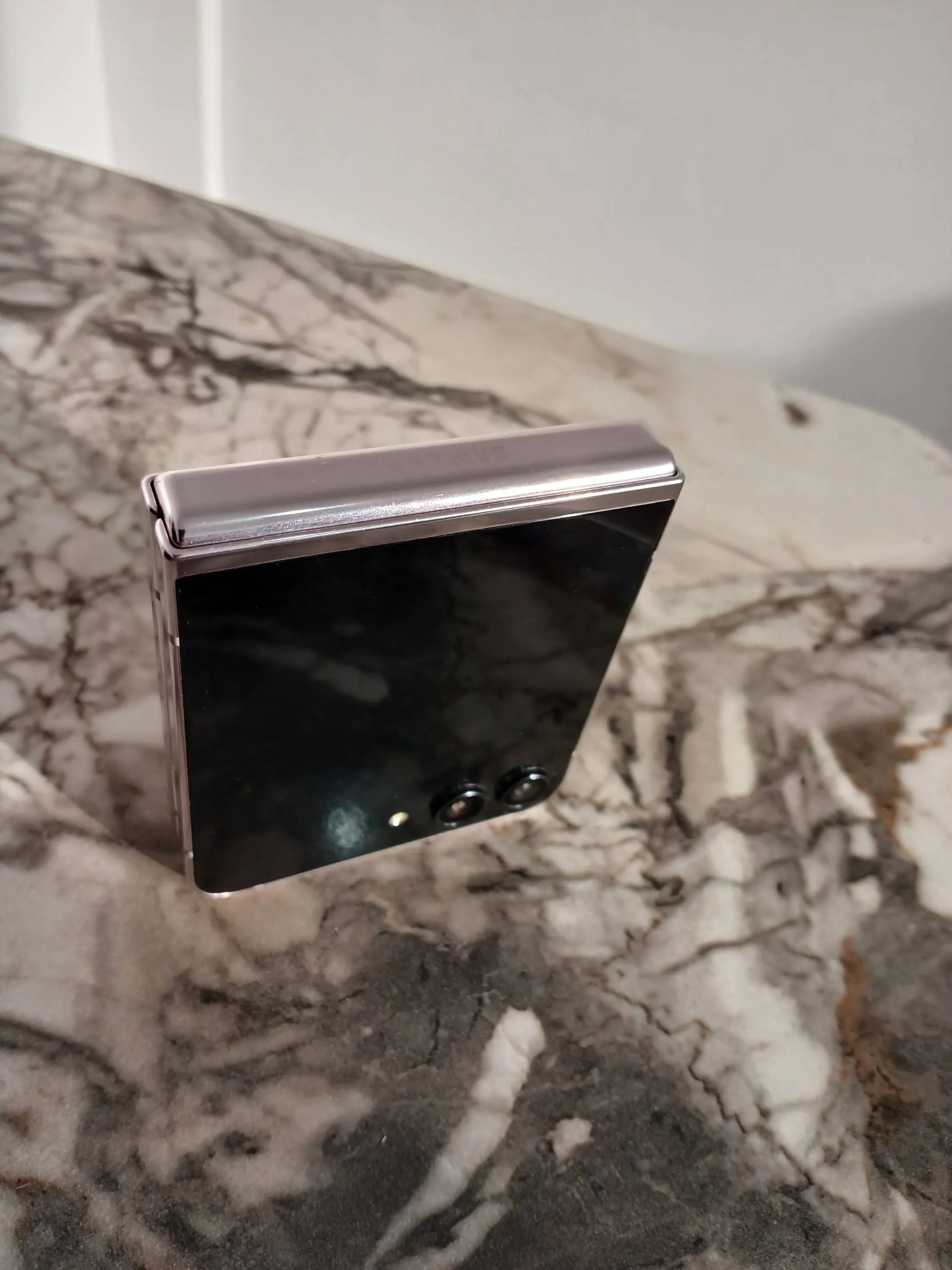 Samsung Galaxy Z Flip 5 – 256 Go / 8 Go RAM – Rose – Bon Occasion