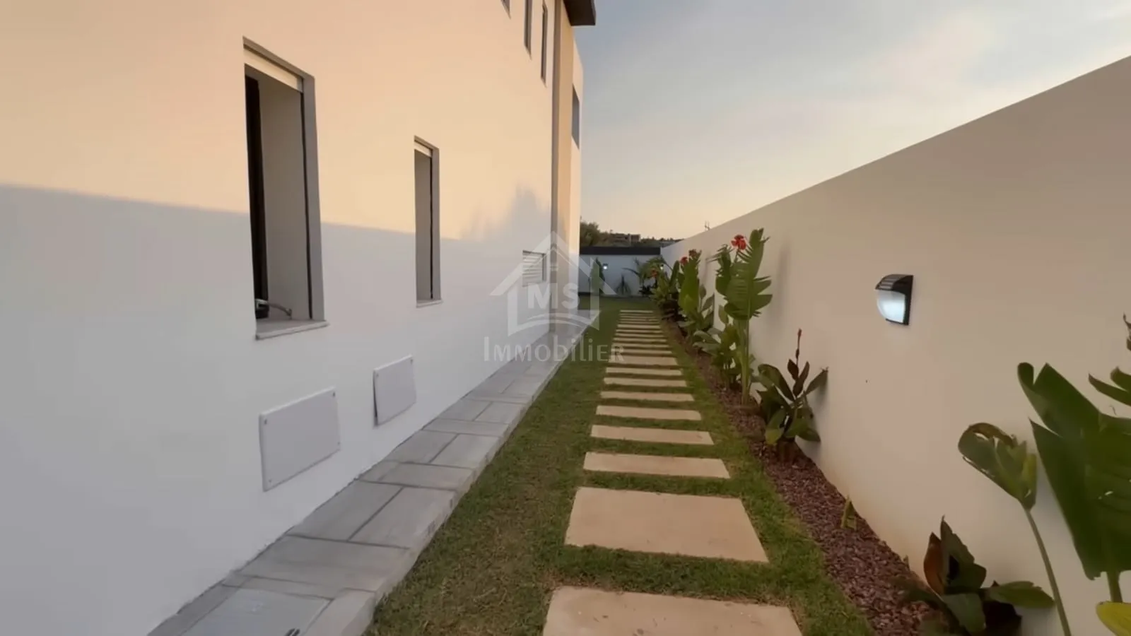 Villa S+4 toute neuve avec piscine à vendre à Hammamet Sud 51355351