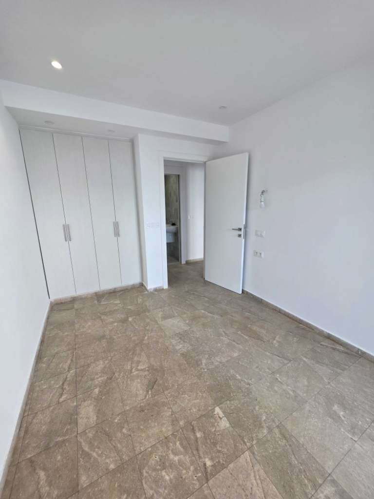 Duplex avec piscine a louer marsa corniche 