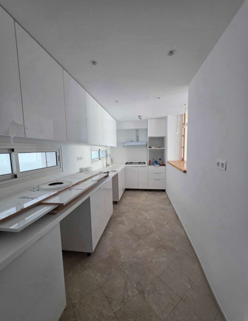 Duplex avec piscine a louer marsa corniche 