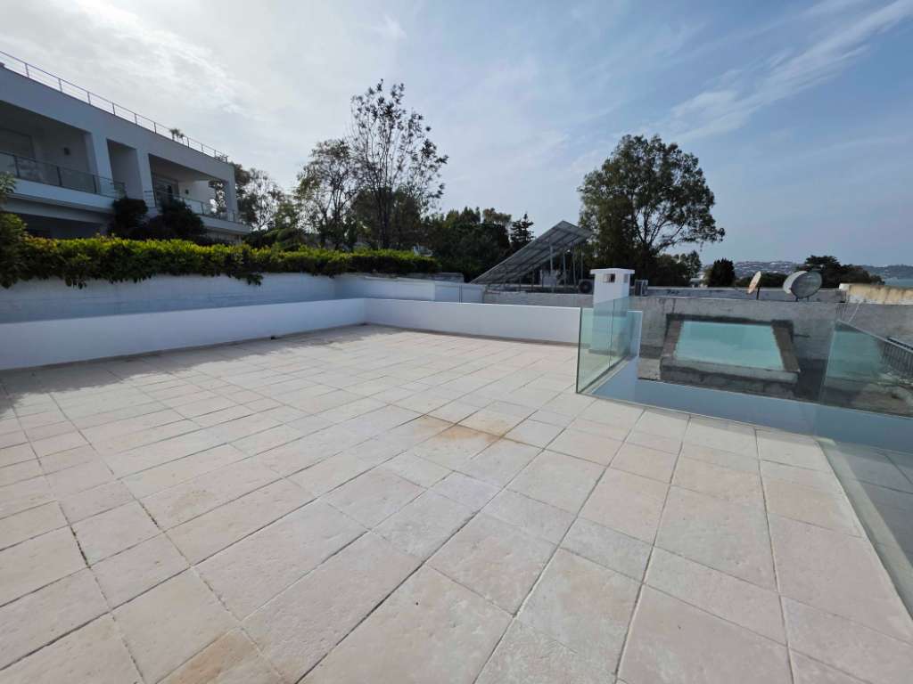 Duplex avec piscine a louer marsa corniche 