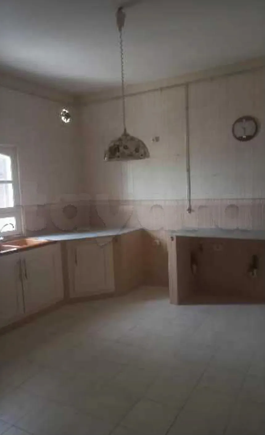 Location S3 vide à La Soukra