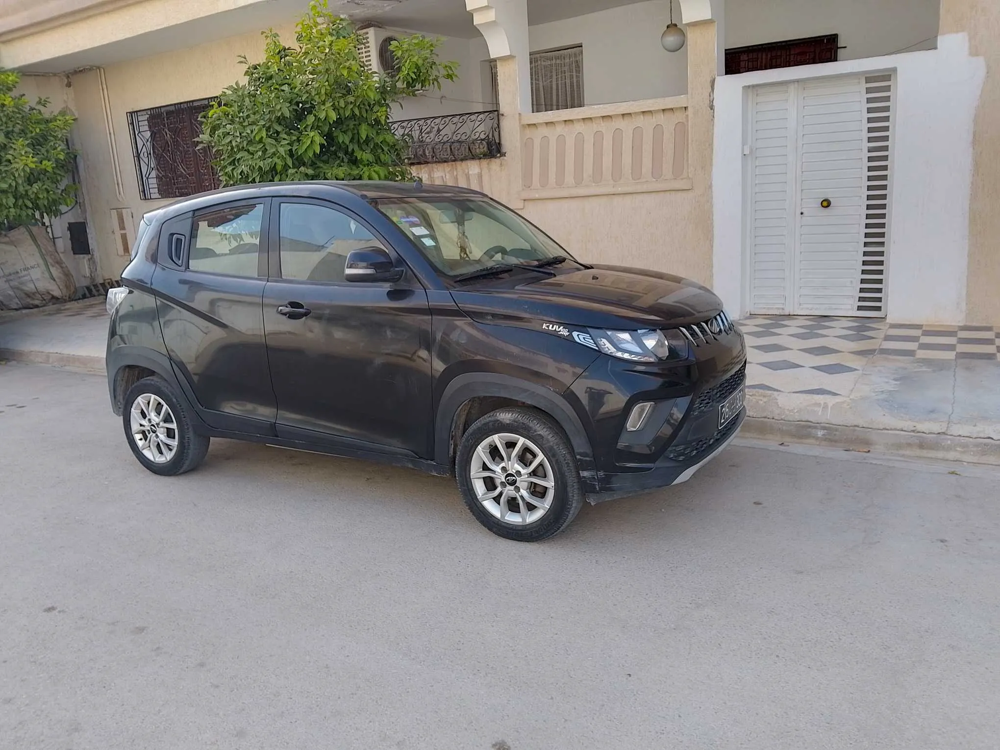 mahindra kuv100 très propre