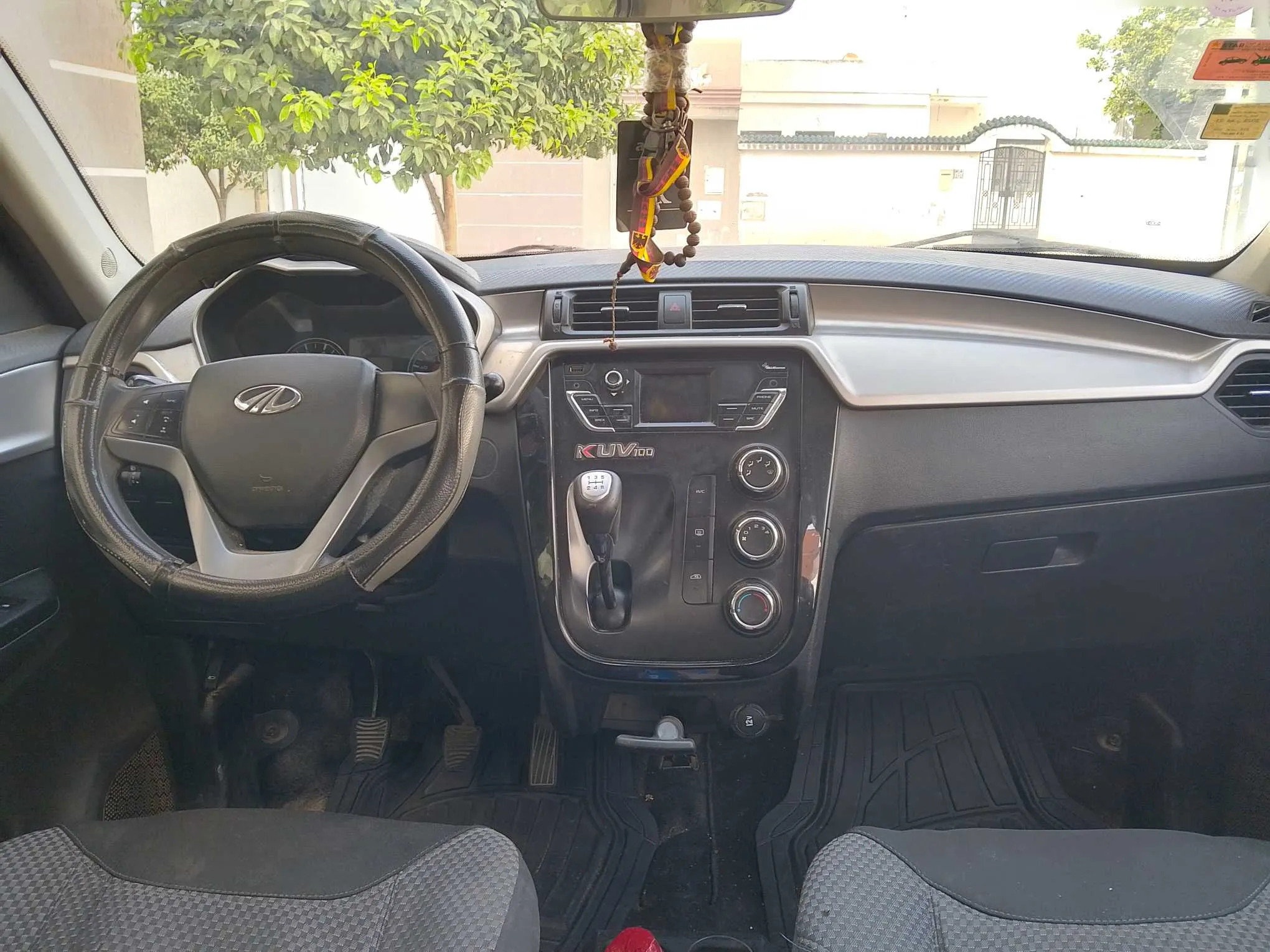 mahindra kuv100 très propre