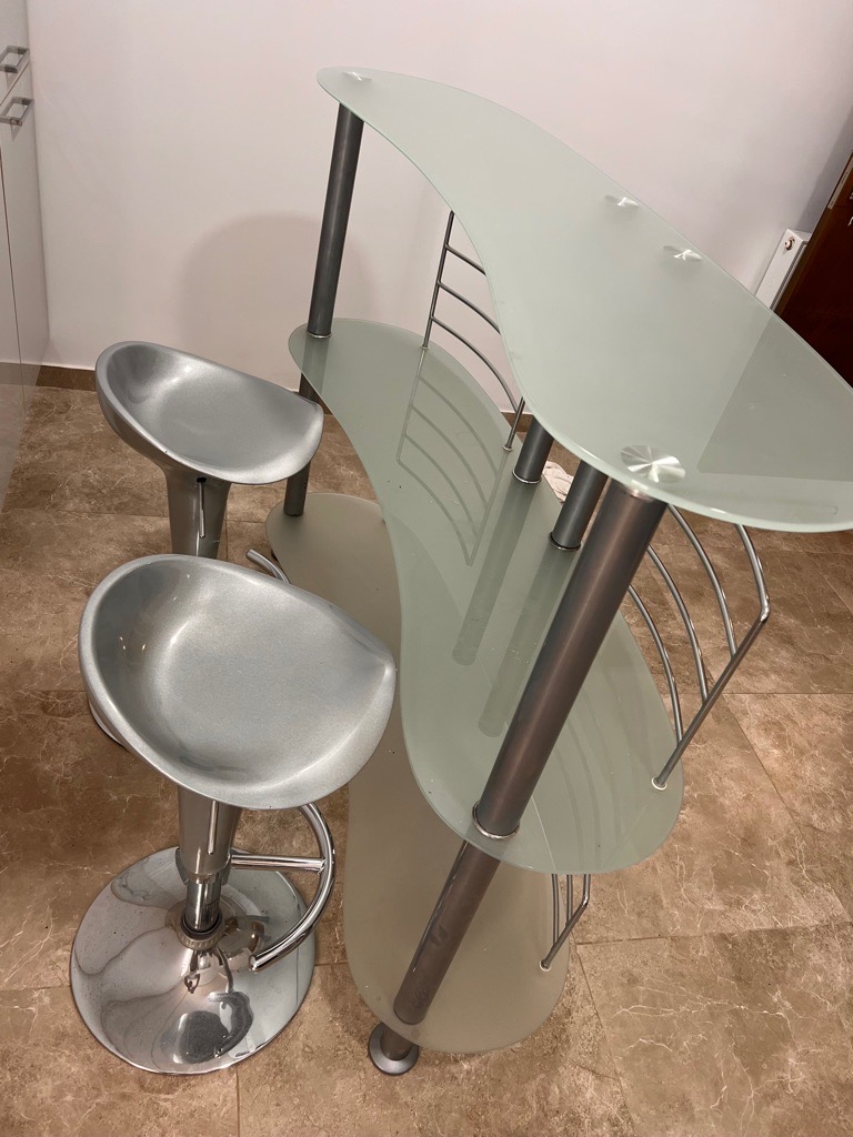 Bar + 2 chaises