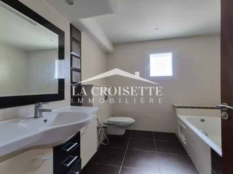 Villa S+4 avec piscine à Gammarth MVL0154