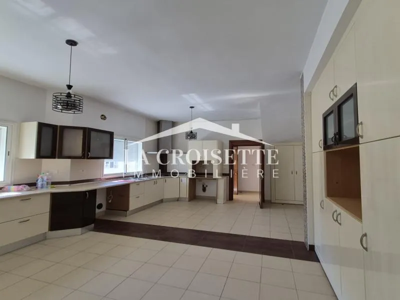 Villa S+4 avec piscine à Gammarth MVL0154