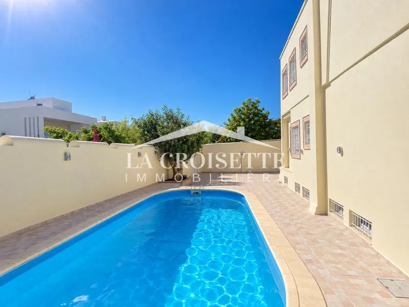 Villa S+4 avec piscine à Gammarth MVL0154