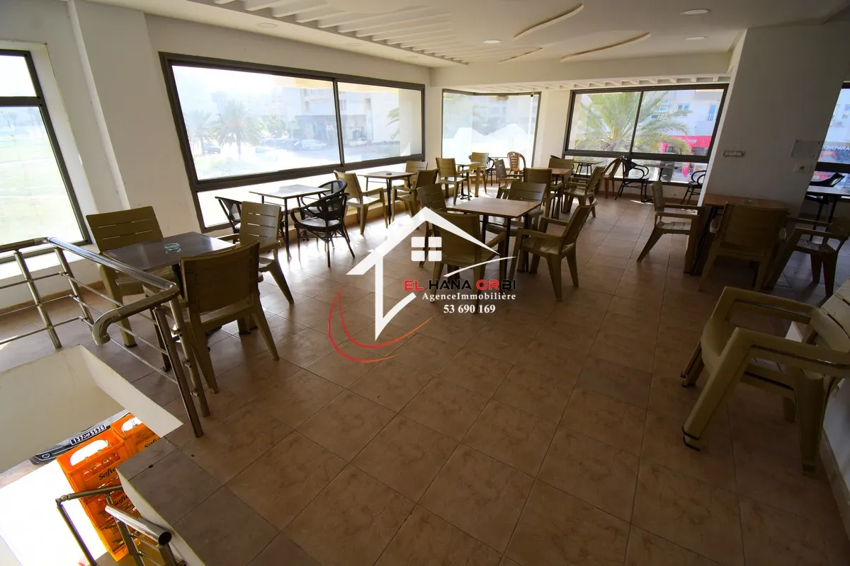 à vendre local commercial et deux appartement sur la route principale
