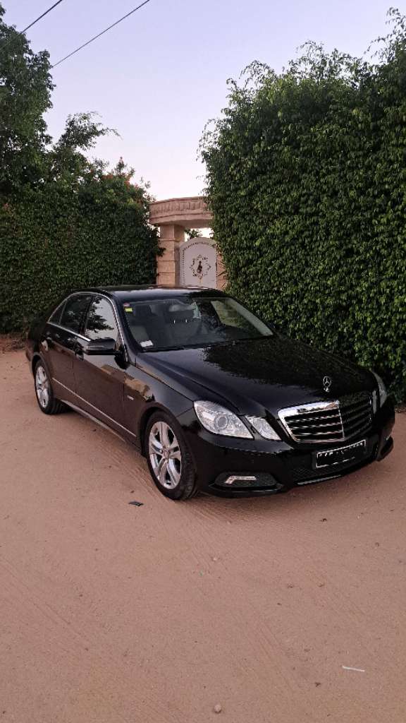Mercedes-Benz E200 