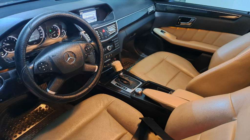 Mercedes-Benz E200 