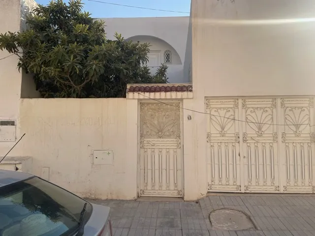 Grande maison rez-de chaussee a Ibn Sina 1 - 160 m2