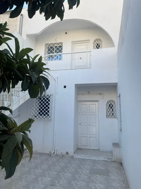 Grande maison rez-de chaussee a Ibn Sina 1 - 160 m2