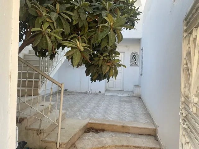 Grande maison rez-de chaussee a Ibn Sina 1 - 160 m2