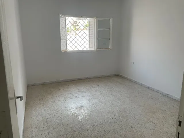 Grande maison rez-de chaussee a Ibn Sina 1 - 160 m2