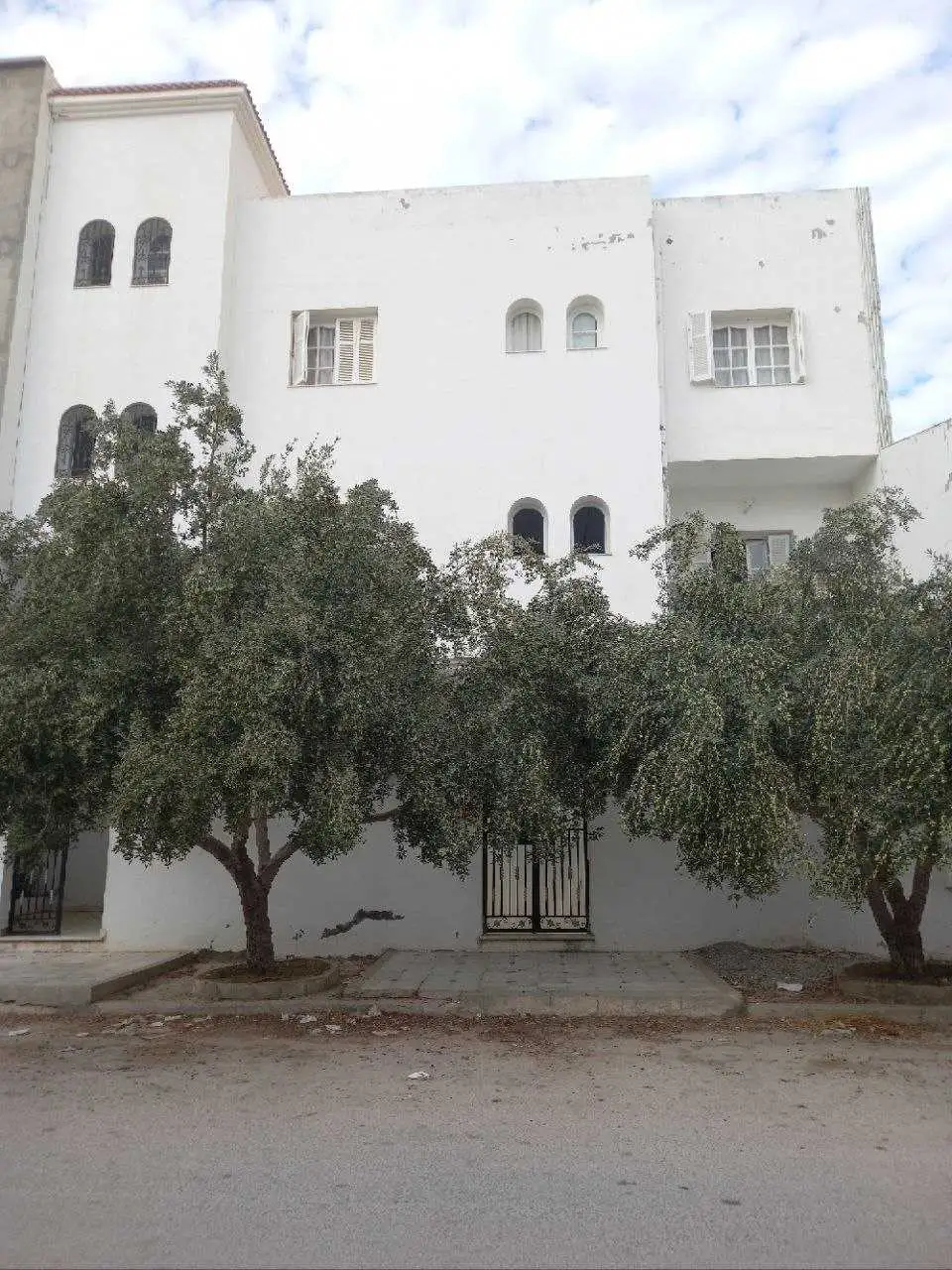عمارة للبيع بحي العقبة