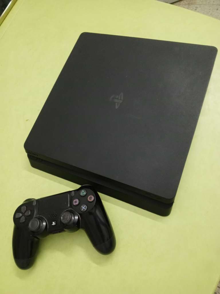 Ps4 slim 
