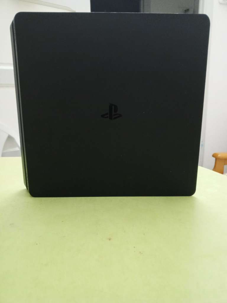 Ps4 slim 
