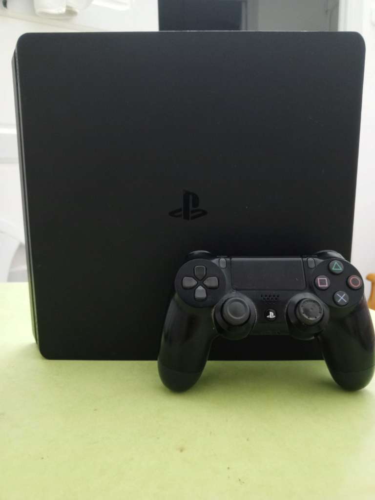 Ps4 slim 