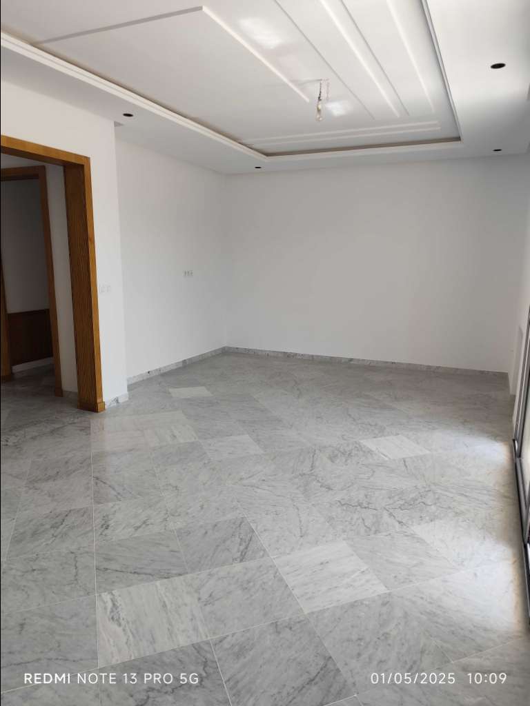 A vendre Appartement S+3 haut standing à Mégrine 170M²