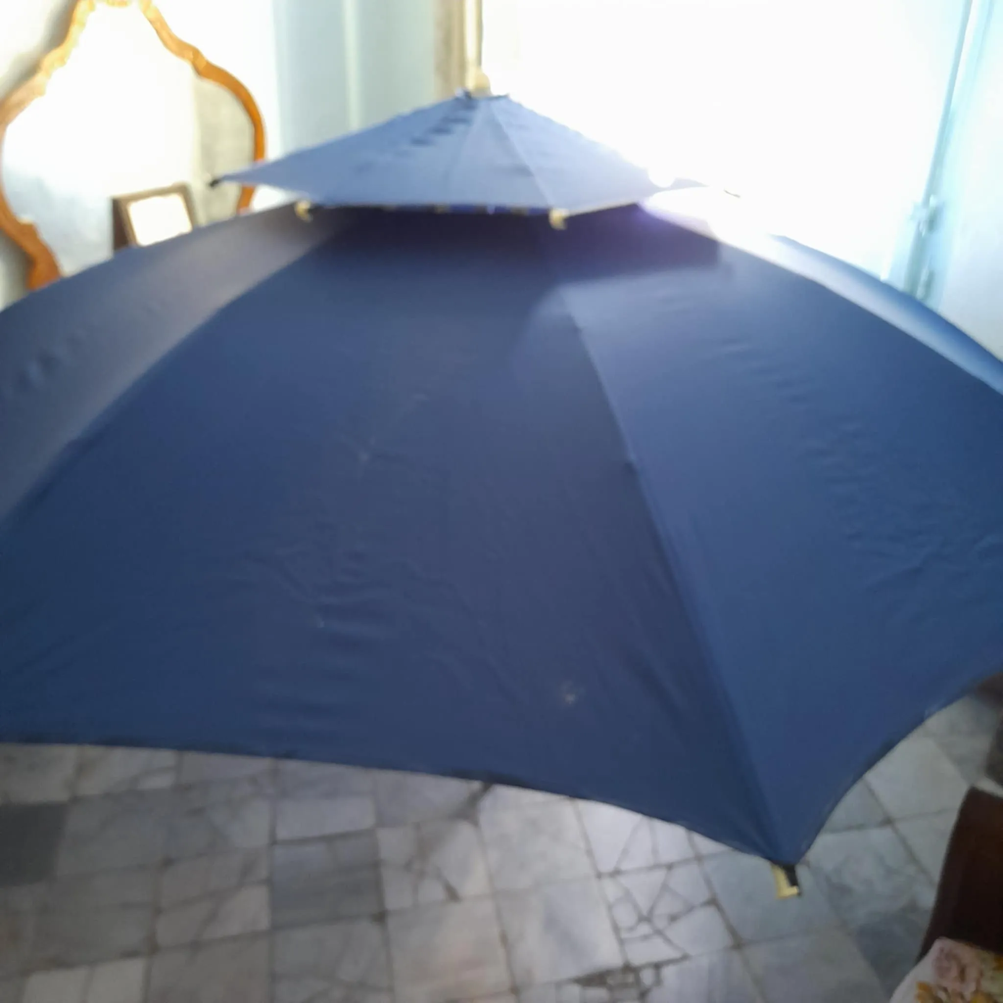 Parasol géant bleu neuf 