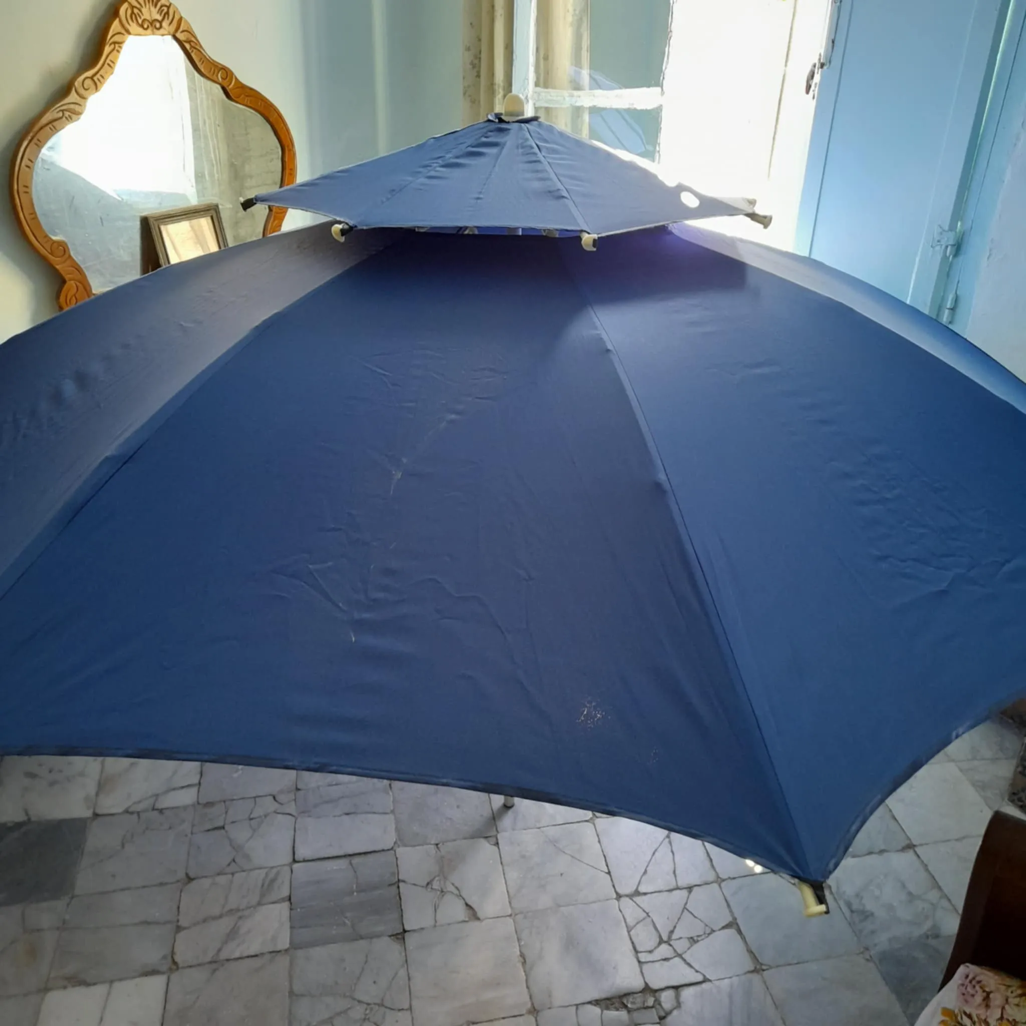 Parasol géant bleu neuf 
