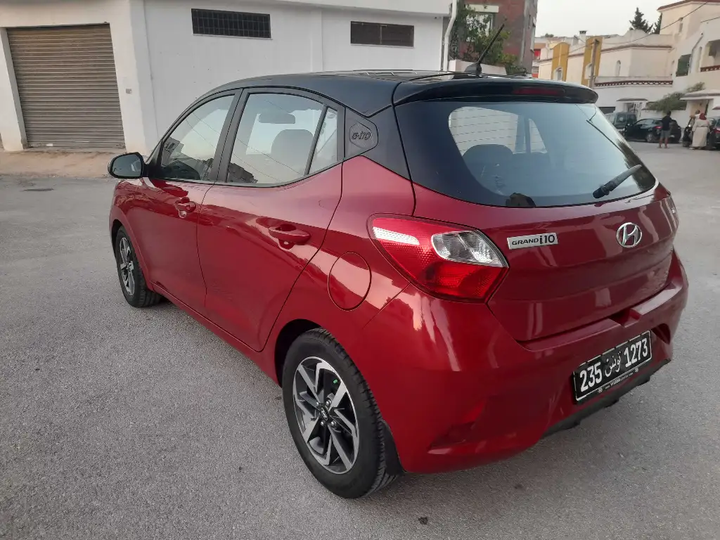 HYUNDAI GRAND I1O PREMIÈRE MAIN À L'ÉTAT NEUF 