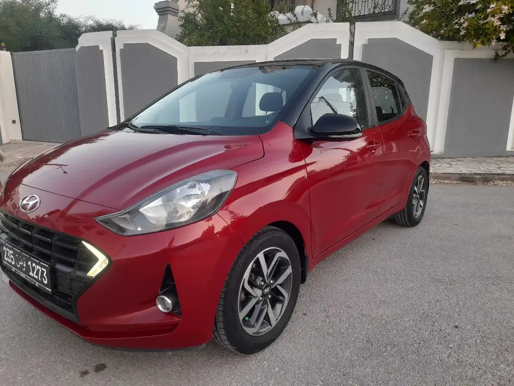HYUNDAI GRAND I1O PREMIÈRE MAIN À L'ÉTAT NEUF 