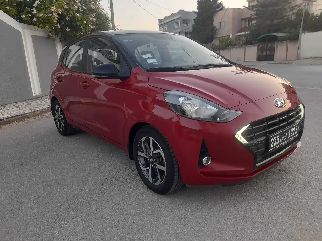 HYUNDAI GRAND I1O PREMIÈRE MAIN À L'ÉTAT NEUF 