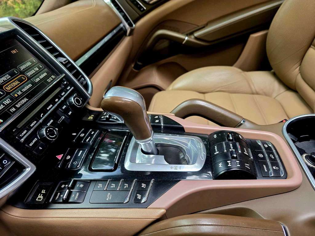 PORSCHE CAYENNE GTS2012 V8 ESSENCE🚘
          🔁 on accepte l échange des voitures