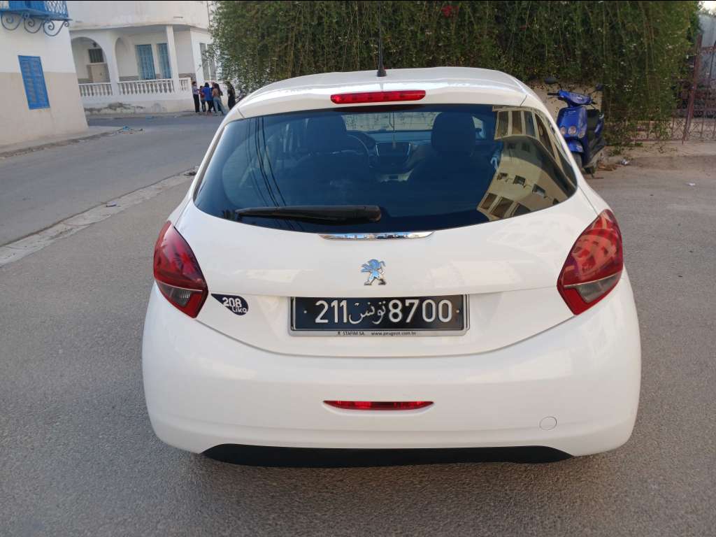 PEUGEOT 208 1er main ESSENCE Tel 24 313 594 