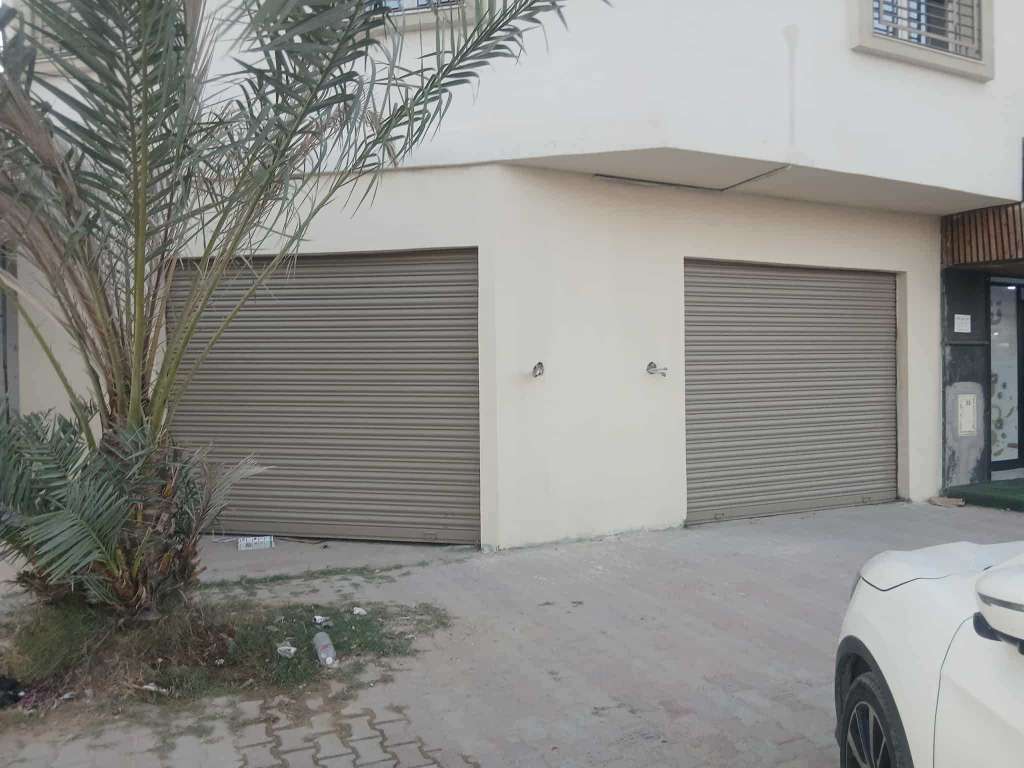 Local de superficie 100 m² à louer