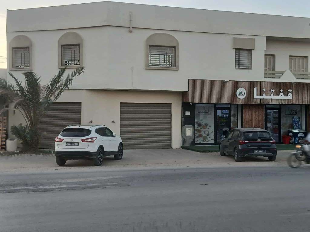Local de superficie 100 m² à louer