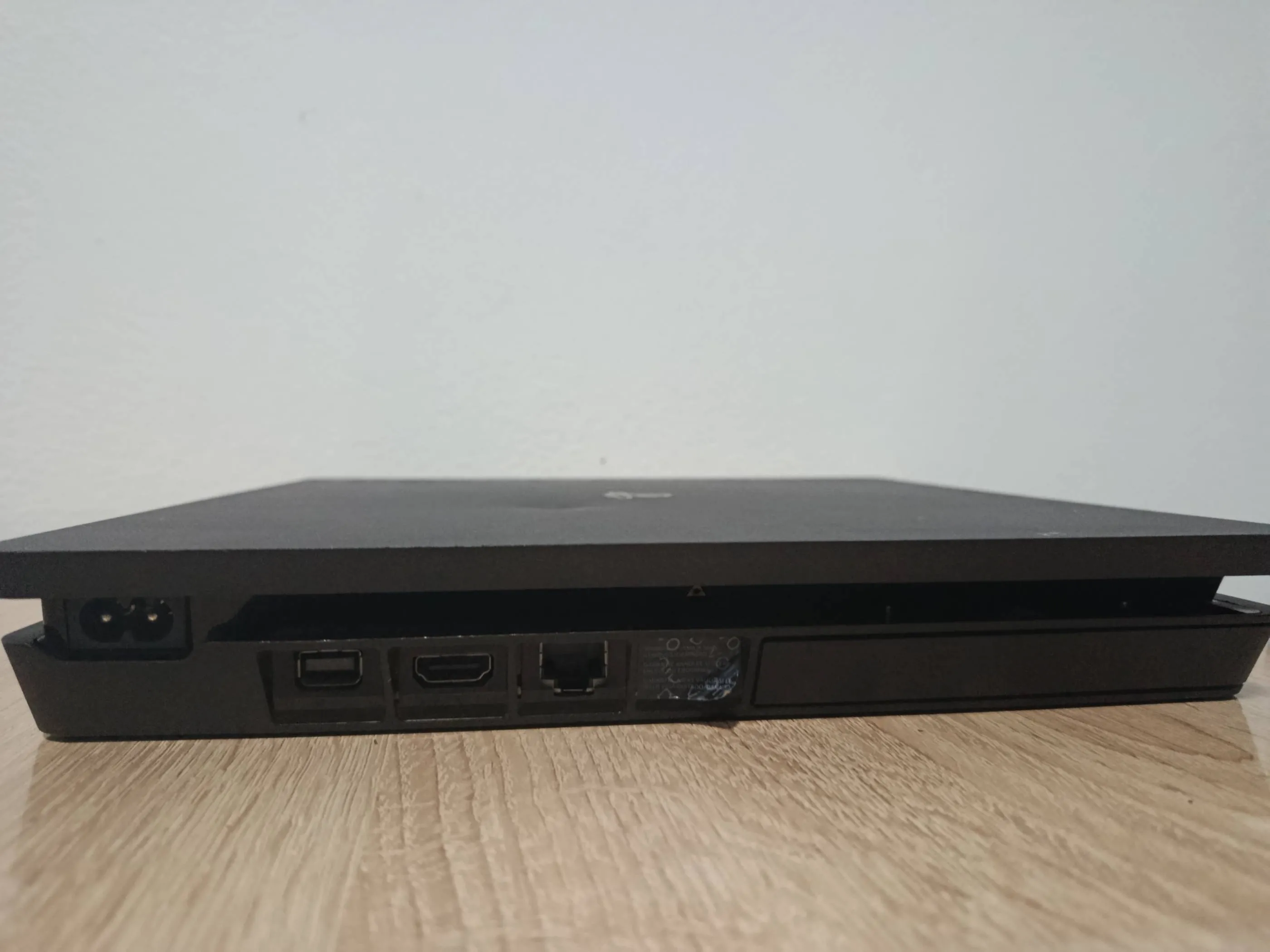 Ps4 Playstation4 slim + 2 manettes (lecteur cd lazmou réparation)