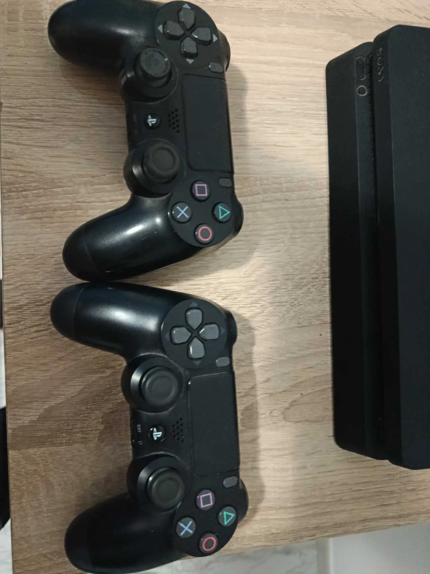 Ps4 Playstation4 slim + 2 manettes (lecteur cd lazmou réparation)