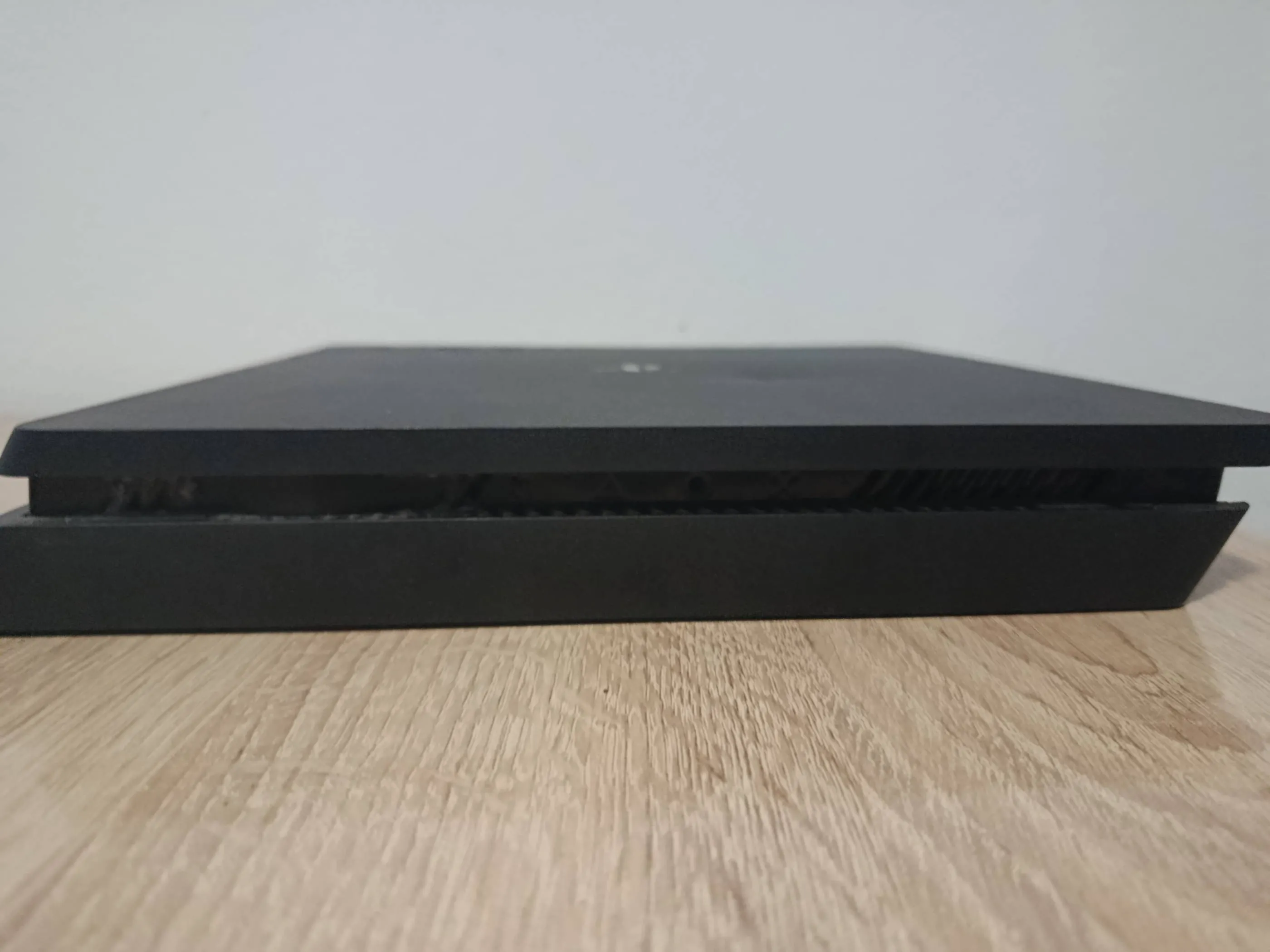 Ps4 Playstation4 slim + 2 manettes (lecteur cd lazmou réparation)