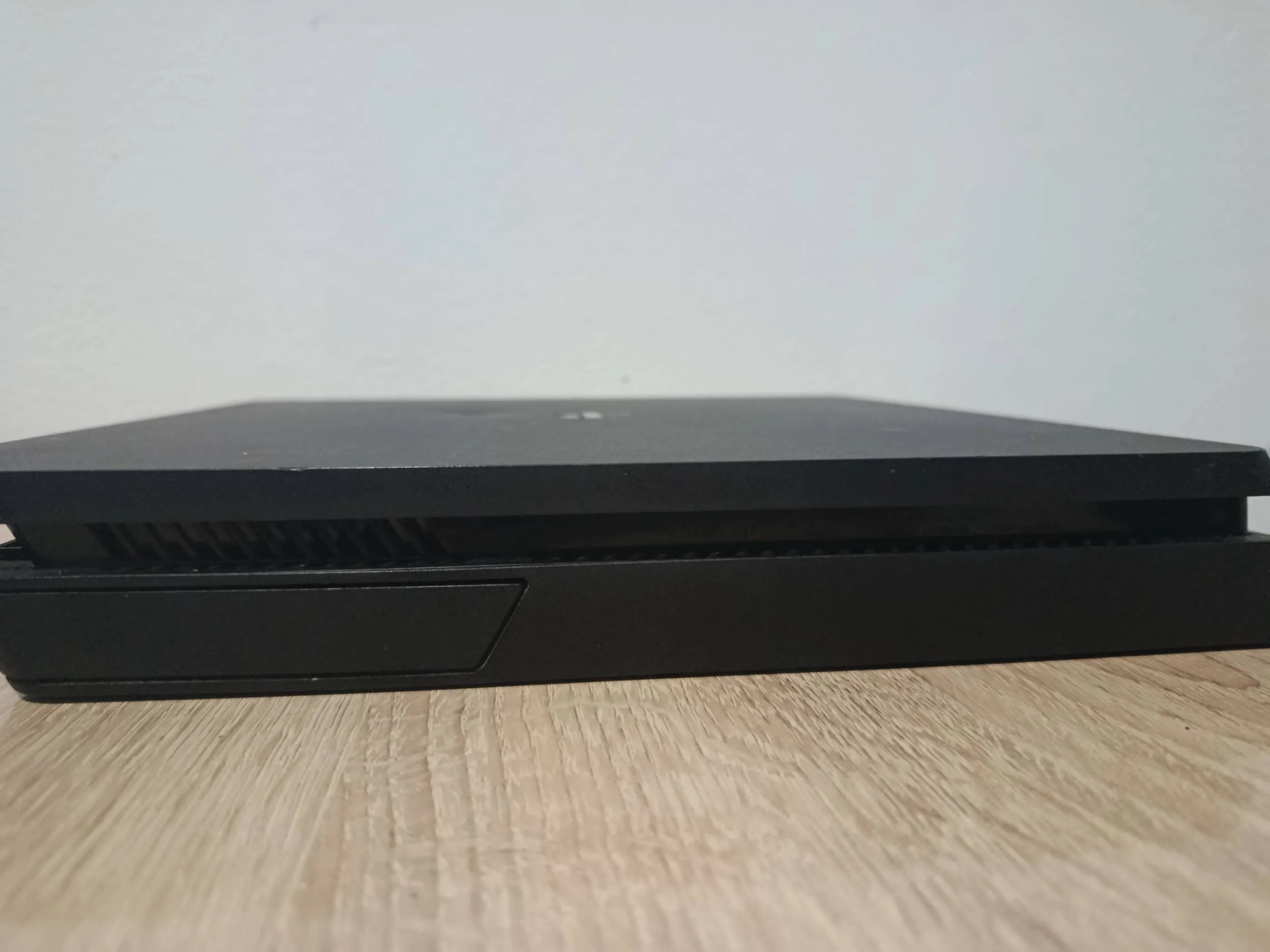 Ps4 Playstation4 slim + 2 manettes (lecteur cd lazmou réparation)