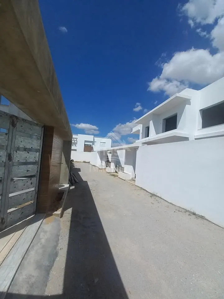 Duplex S+3 avec piscine encours de finition à vendre 51355351