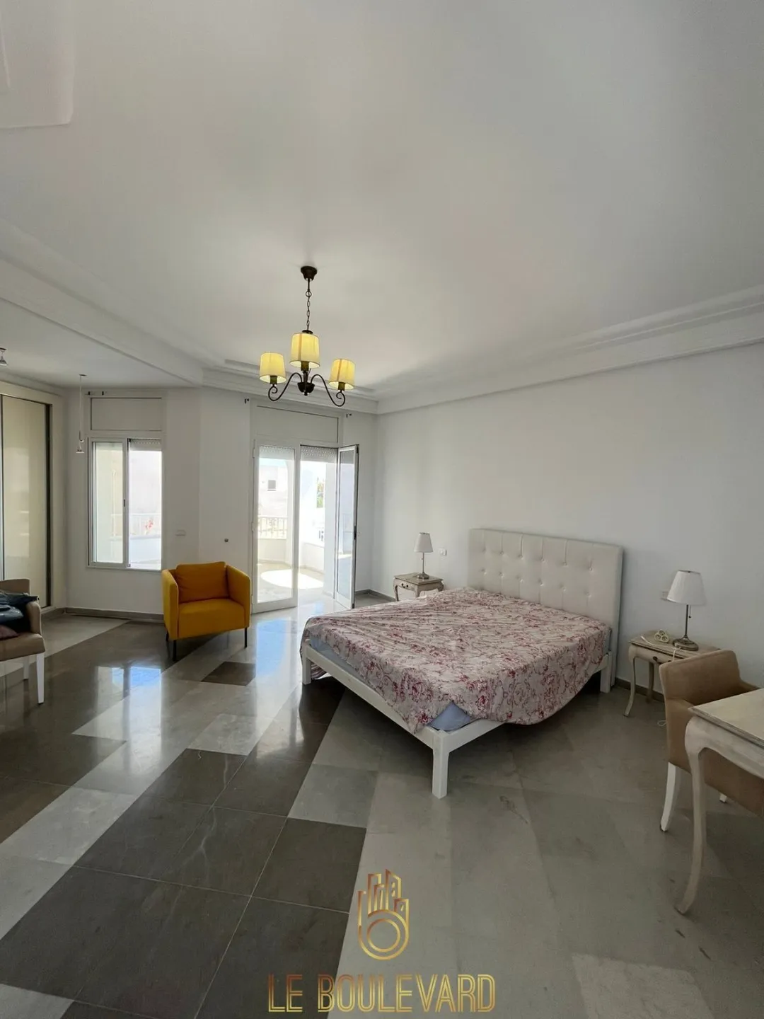 Location Estivale : Villa S+4 haut standing avec piscine située à Jinene Benikhiar, Nabeul