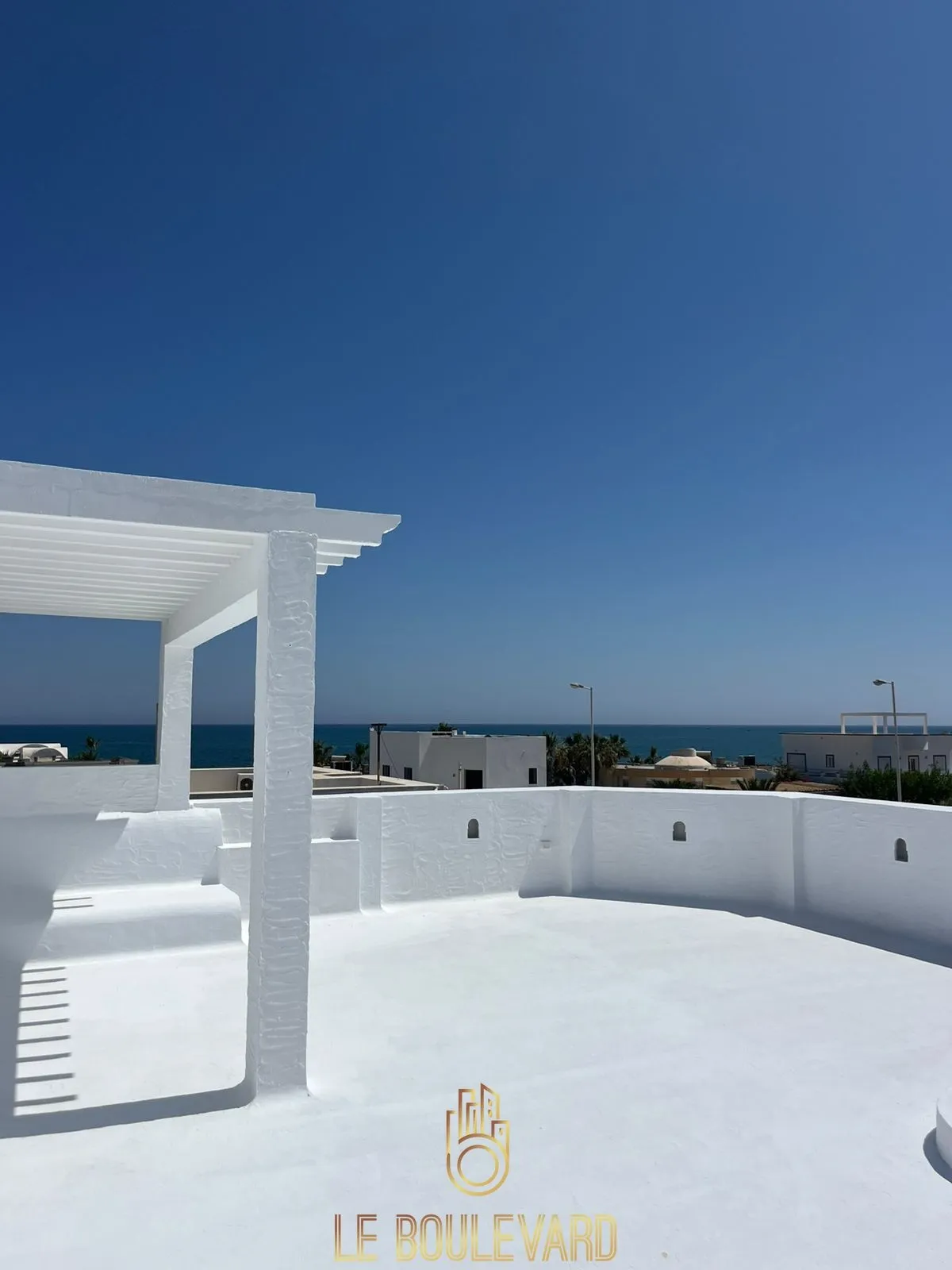 Location Estivale : Villa S+4 haut standing avec piscine située à Jinene Benikhiar, Nabeul