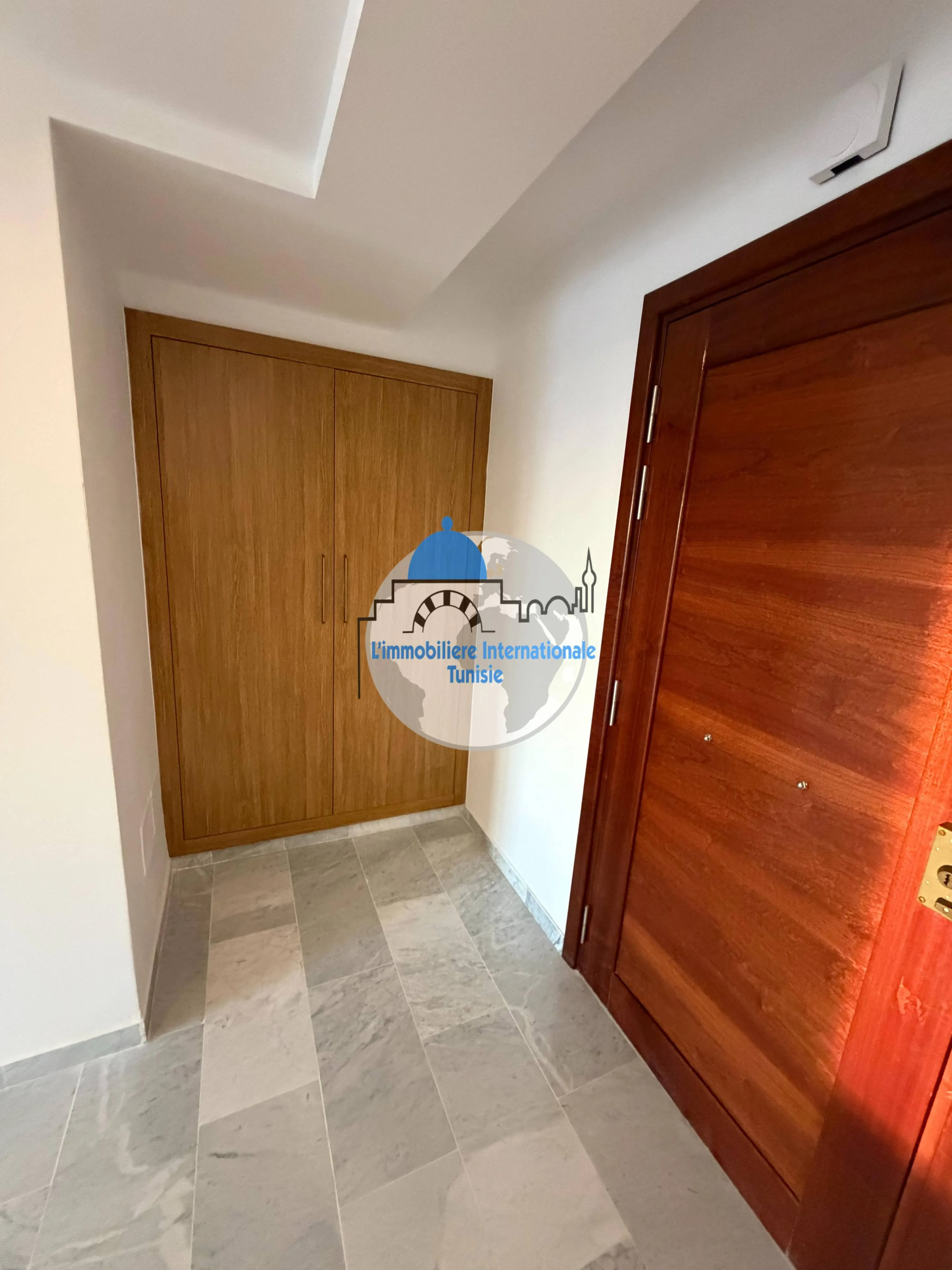 Location annuelle S+2 meublé avec place de parking - à Sahloul