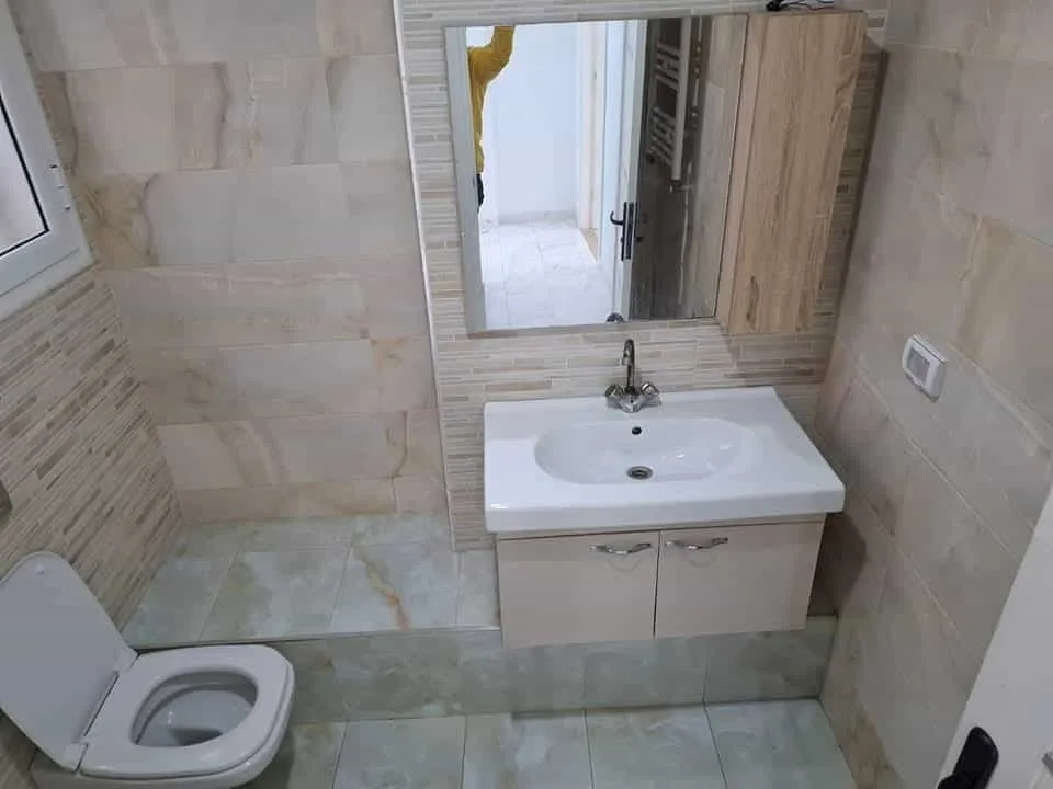 un appartement Haut standing s+2 au 1er étage a louer a Bardo au nivaux route x