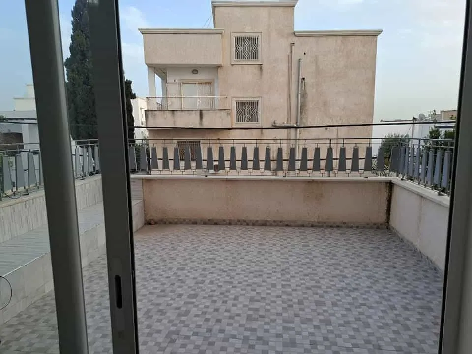 un appartement Haut standing s+2 au 1er étage a louer a Bardo au nivaux route x